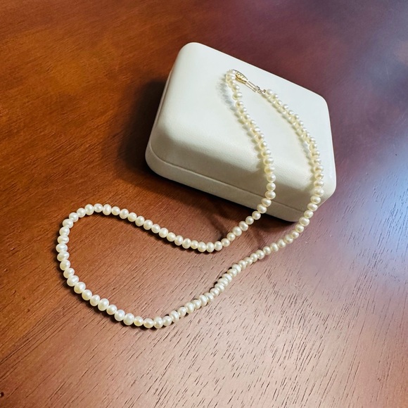 Pearl Necklace, Bracelet & Earrings Set - Picture 7 of 11